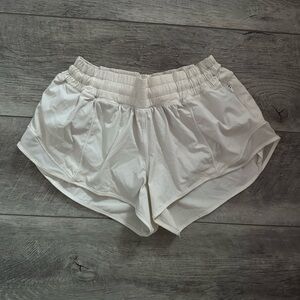 white lululemon hotty hot shorts 2.5 inch